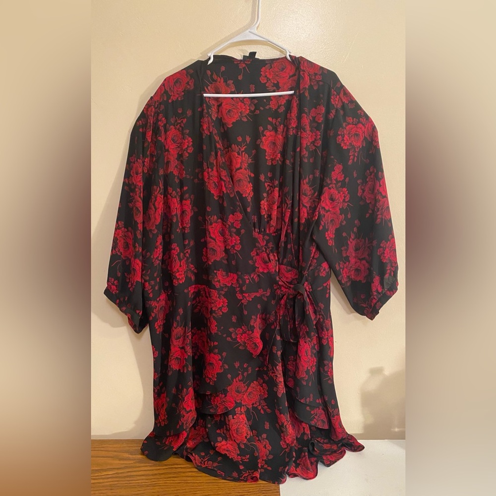 TORRID Plus size 5 Georgette Black Floral 3/4 Sleeve Wrap Tunic Blouse Women